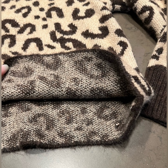 Cold Shoulder All Over Pattern Sweater Sz: S - Picture 10 of 14